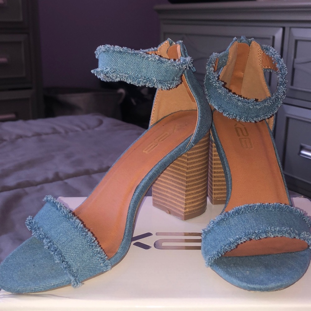 Denim heels - Picture 3 of 4